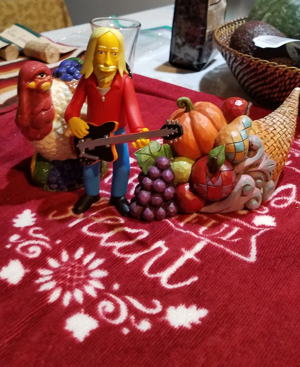 mountaindale's tweet photo. Happy Thanksgiving! #TOMPETTY https://t.co/eaGbtauhIF