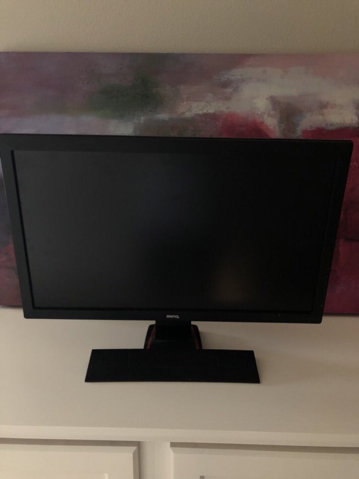 Parasite's tweet image. Giving away a BenQ monitor with @GorgKnight. Follow us both and RT this tweet to be eligible! Giveaway ends on December 1st.