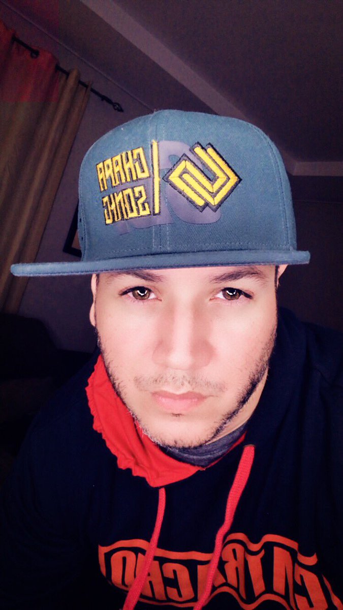 djsyrome's tweet photo. ¡Men! Que otro rollo está está gorra #snapback de @chapasonic 💥
#underconstruccion 🚧 #djsyshow #syrome #syromebebe #sy #reggaeton #Honduras https://t.co/T8Ow8BzMEQ