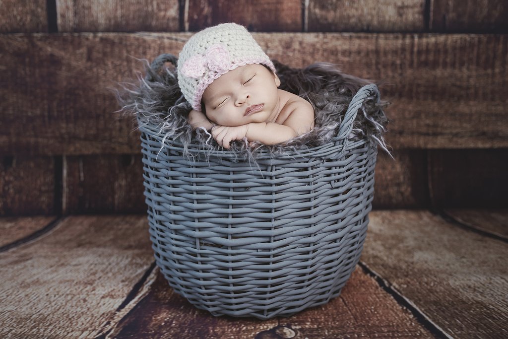 #newbornbaby #newbornphoto #newbornstudio #newborn #seattle #pnw #kentstation