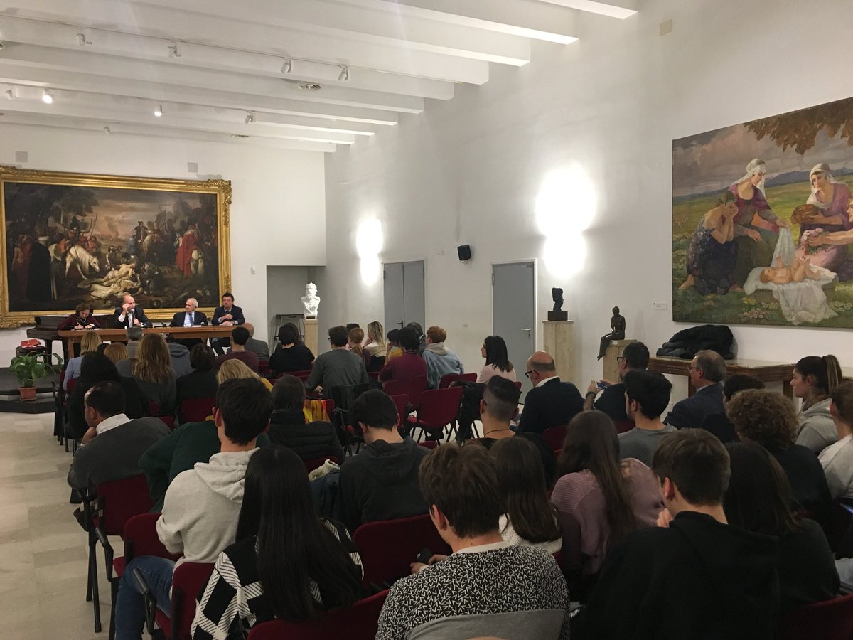 Corso Ordine Giornalisti Campania - “L’informazione che vorrei. La rete, le sfide attuali, le priorità future” con Ruben Razzante, docente Diritto dell'Informazione, <a href="/o_lucarelli/">@OttavioLucarelli</a>, presidente Ordine regionale dei giornalisti, e Giovanni Fuccio, presidente Assostampa sannita. #OdG