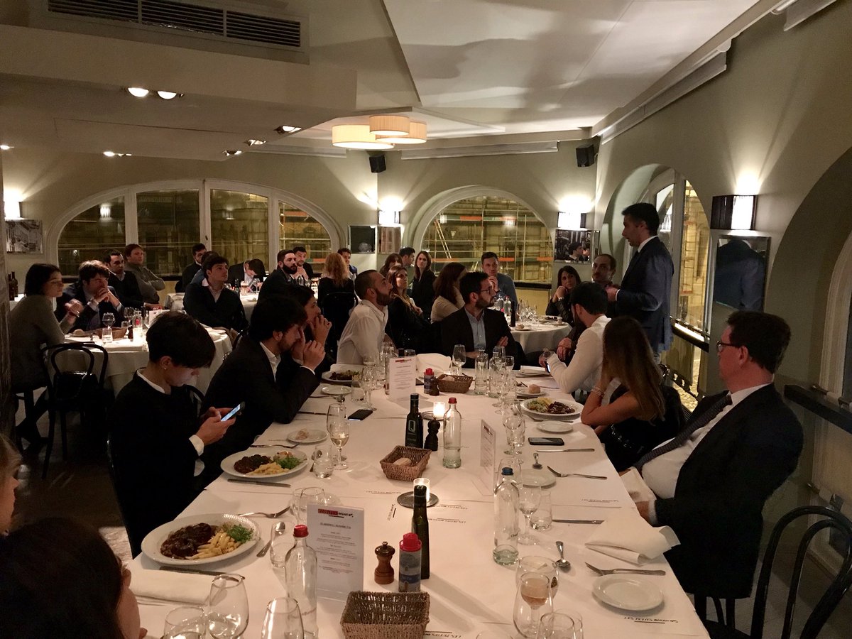 ChiaraCormanni's tweet photo. Grazie a #matteoborsani direttore della delegazione Confindustria UE per la cena con alcuni eurodeputati #Bruxelles #altascuola #ggi #Confindustria https://t.co/nOv9amA4wy