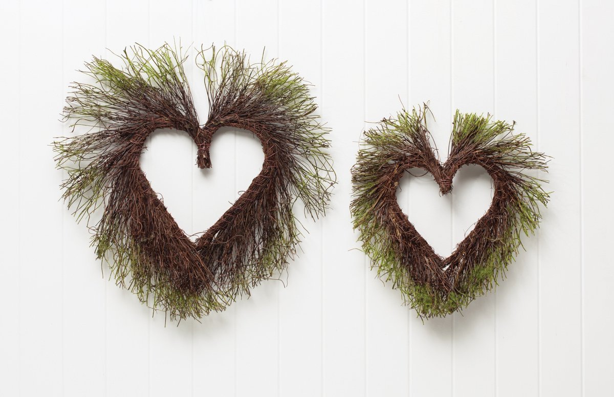 MeraVic1's tweet photo. Shop Owners: From our 2019 Silk and Home Decor Collection! MeraVic is thankful for all of our wonderful customers! We're showing our love with these cute twig heart wreaths! #meravic #silkandhome #wholesalesilk #wholesalespring #wholesale #wreath #twig #heart #thanksgiving https://t.co/Faow44FDQa