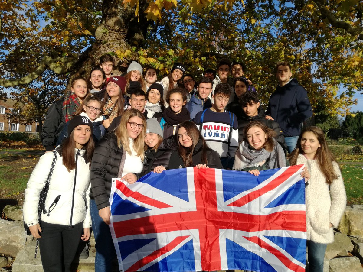sgiusepperivoli's tweet photo. “Il mondo è un libro, e chi non viaggia legge solo una pagina” (Sant’Agostino) ...per noi le lingue straniere e le esperienze all’estero sono importanti... #students #sangiusepperivoli #world #crescita #futuro #english #education #experience https://t.co/FJSs0dOHTW https://t.co/gH9VSGIeGQ