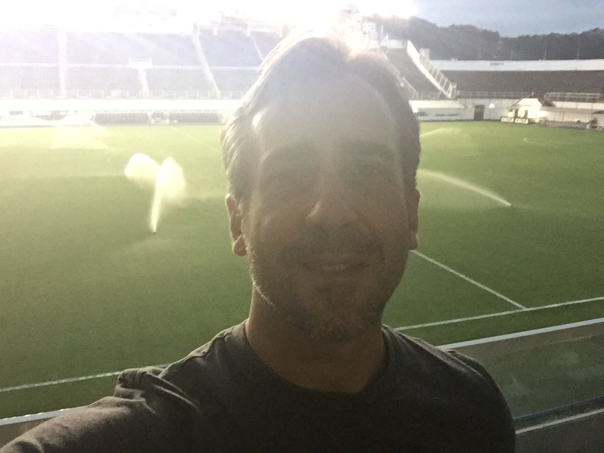 guerranews's tweet photo. #Noite de #Futebol na #Vila ! #Santos e #Botafogo ! #Campo #molhado, #bola mais #rápida ! ⚽️⚽️ https://t.co/irNFgx1WLC