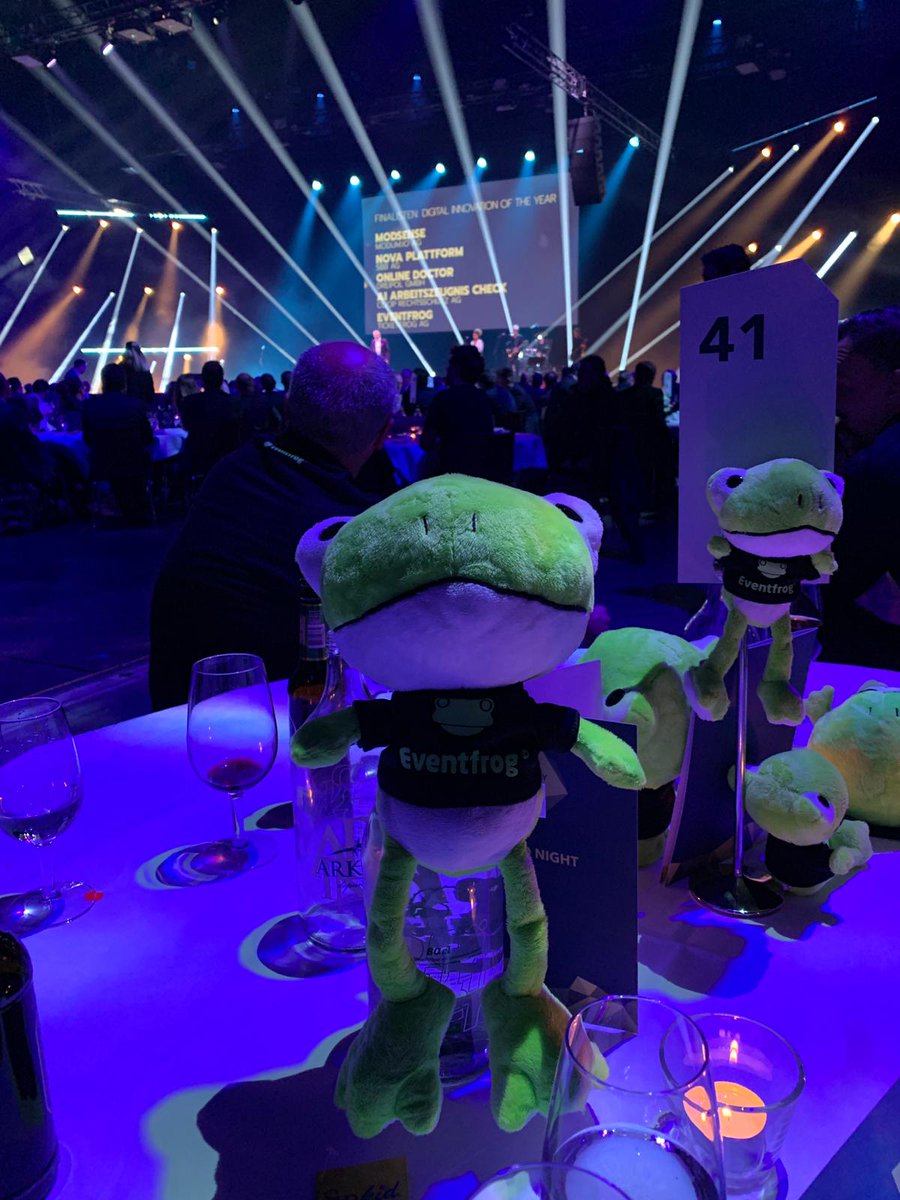 eventfrog_net's tweet image. Wir gratulieren der @modum_io AG zum Gewinn des Digital Economy Awards in der Kategorie Digital Innovation of the Year! #sdea18