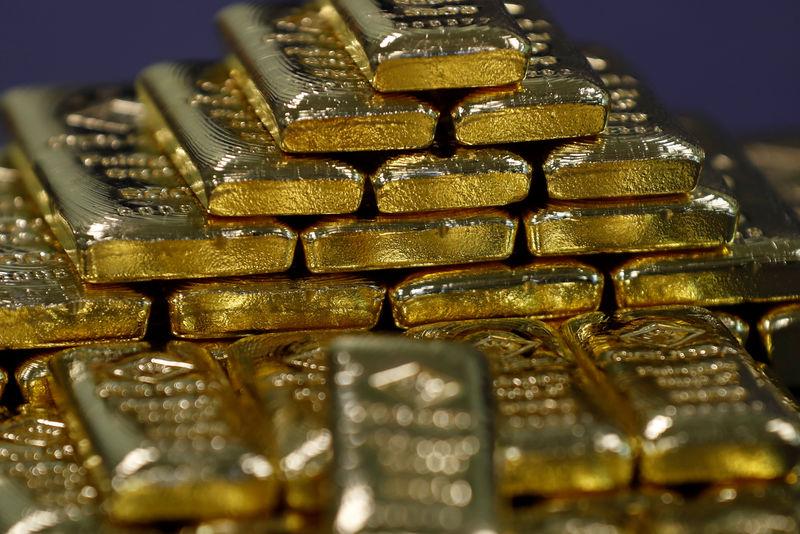 ReutersLatam's tweet photo. Oro sube ante debilidad del dólar, incertidumbre sobre alzas de tasas en EEUU https://t.co/0AsSO8KX82 https://t.co/eVhhriyVrH