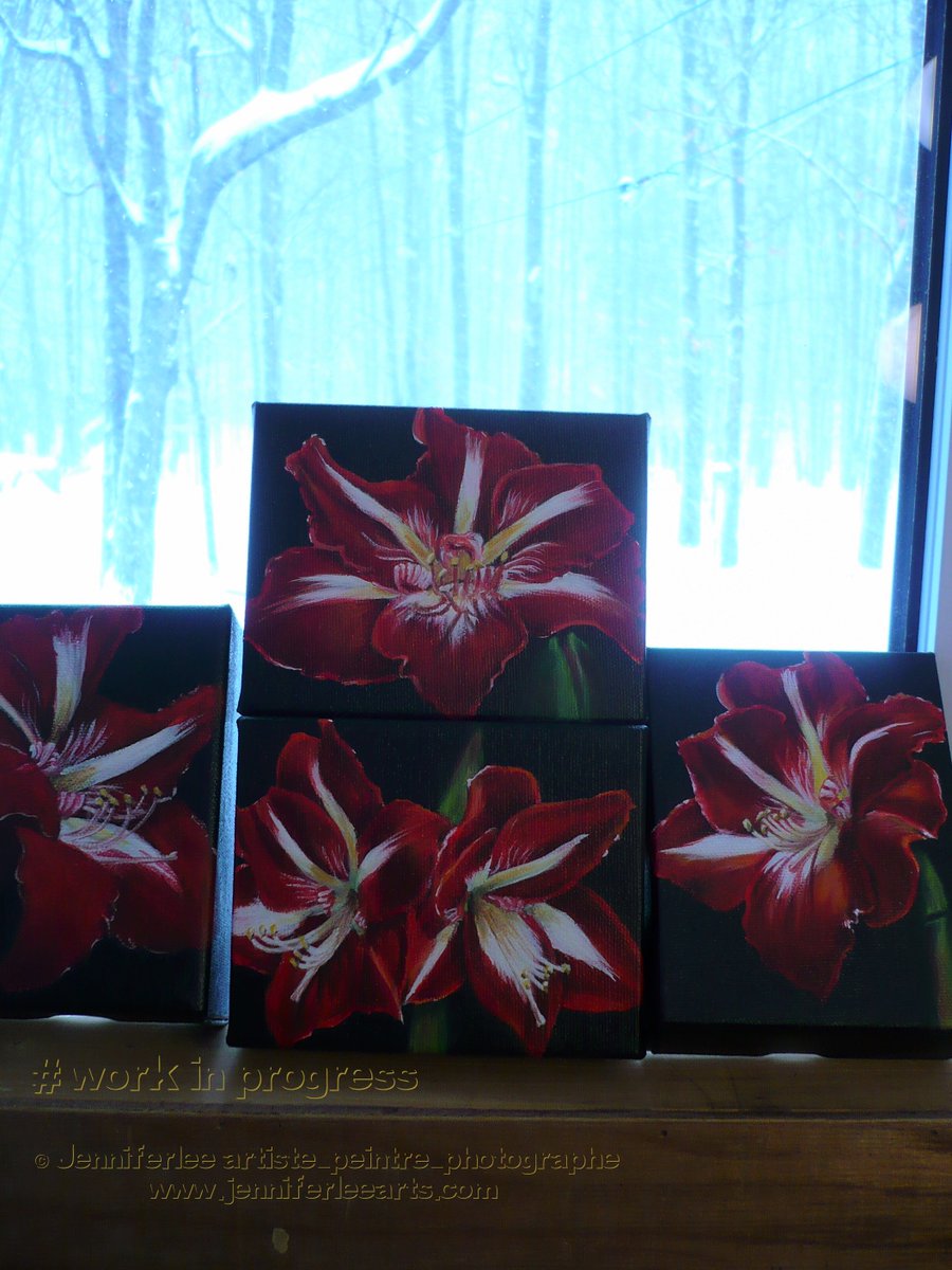 The snow has been piling up for a few days now, but in my studio the flowers keep blooming! 🌸 Finishing up some mini-paintings 🎨 #WIP #inthestudiotoday #ArtistOnTwitter #canadianartist