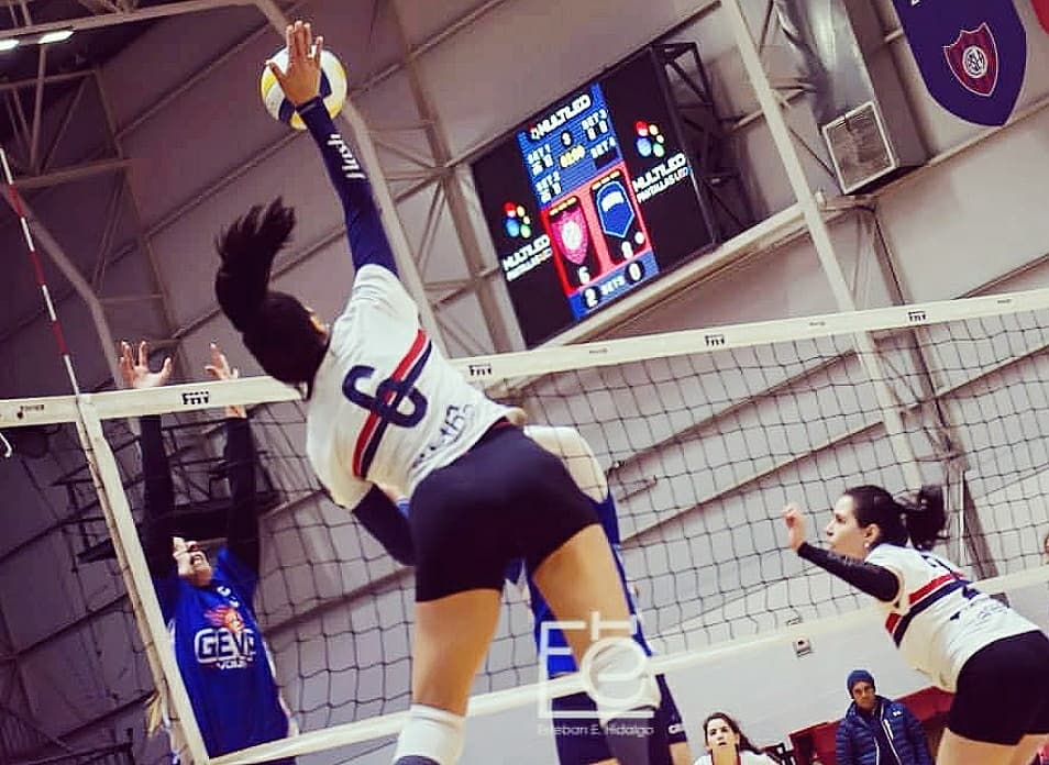 Caslavoley_'s tweet photo. Ya presentamos a la bomba, la #6. Mira el punto con el que la presentamos en nuestro Instagram: https://t.co/hUXLYnjHcc https://t.co/BqpOP8SaIm
