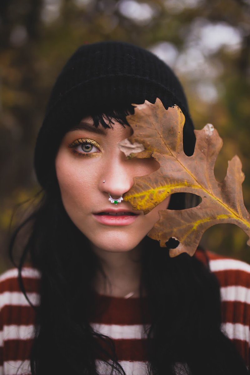 SimplyAlew's tweet photo. First set on Twitter umm how do you use this again? Lol.
With Allie. https://t.co/5VMdrSLWVV