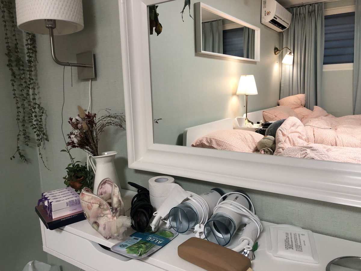 wonderpeachhh's tweet image. ครั้งแรกกับ Airbnb ที่เกาหลี ประทับใจเว่อ พีชพัก Dean House เป็นบ้านแบ่งเป็นห้องๆ แต่ละห้องมีครัว เครื่องซักผ้า ไมโครเวฟ เตียงไม่กาก มีไดร์พร้อม มีที่หนีบผมด้วย ไวไฟ
📍สถานี Hongik ทางออก 6 เดินมาประมาณ 5 นาที
#airbnb #รีวิวเกาหลี #ที่พักเกาหลี
