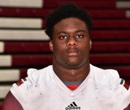 suntimes_preps's tweet photo. π2018 ALL-AREA TEAM π
DL Isaiah Coe, @HF_Football
A standout lineman and team captain for the Vikings, Coe recorded 90 tackles and a team-high seven sacks in his senior season. #CSTGameWeek https://t.co/nK8uOcNns2