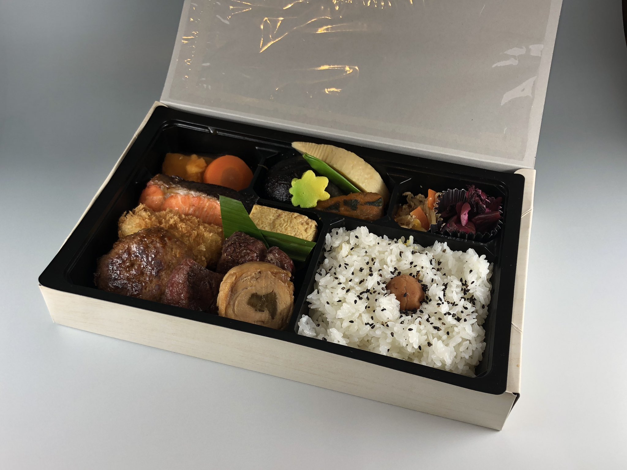 富永一 当店 八重洲とよだ の幕の内弁当は歌舞伎座地下の やくら にて平日限定で販売中です 地下のフリースペースなので観劇しなくても買うことができます T Co Inw3ksnmkz Twitter