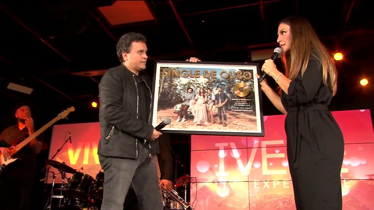 Jonatha94061416's tweet photo. Single de ouro #Umsinal @CentralDeFas @ivetesangalo #Islive https://t.co/cQPGKoMSR1