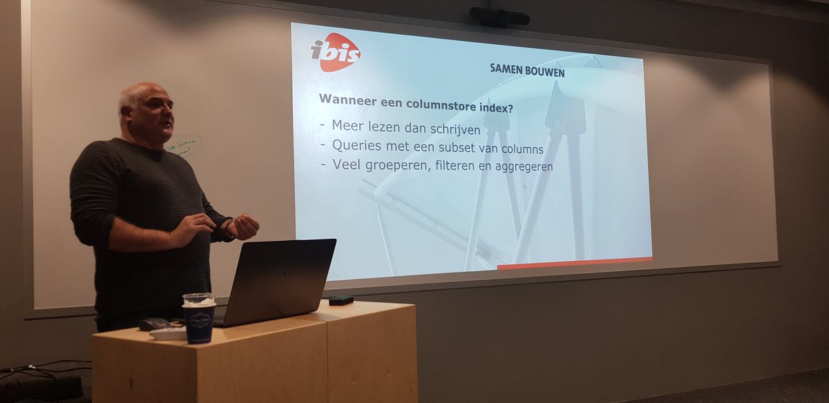 IvoHuizinga's tweet image. Nice! Collega Hans deelt zijn kennis over #columnstoreindex met de rest van het ontwikkelteam van @IbisSoftware. #SQLServer #Azure #databases #kennisdeling