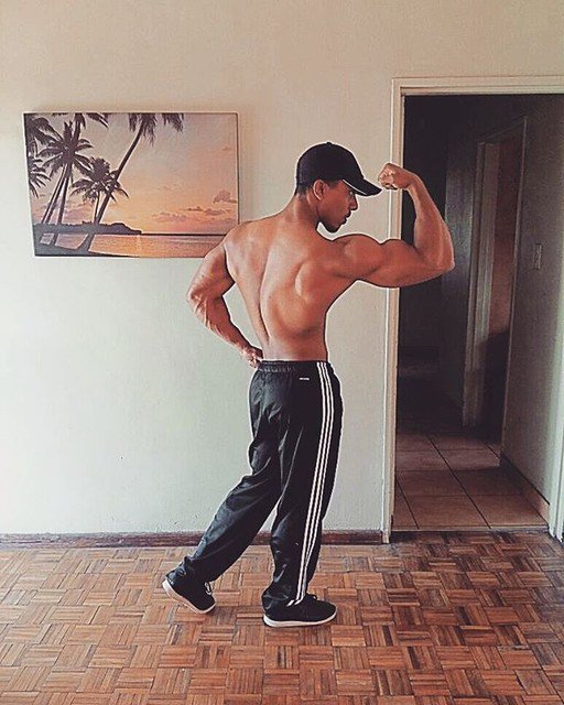 Ironsgame's tweet photo. Reposting @formerly_riskii:
Week 2
Though I'd post a back shot this time 'cause I watch my own back🙏
#loyalty
#hench
#benchpress
#dumbells
#fitfam
#fitness
#gains
#supplements
#diet
#results
#gym
#nofail
#neednothingelse
#supersaiyan
#bbsa
#weights
#luimarco https://t.co/MUMGmFHfAW