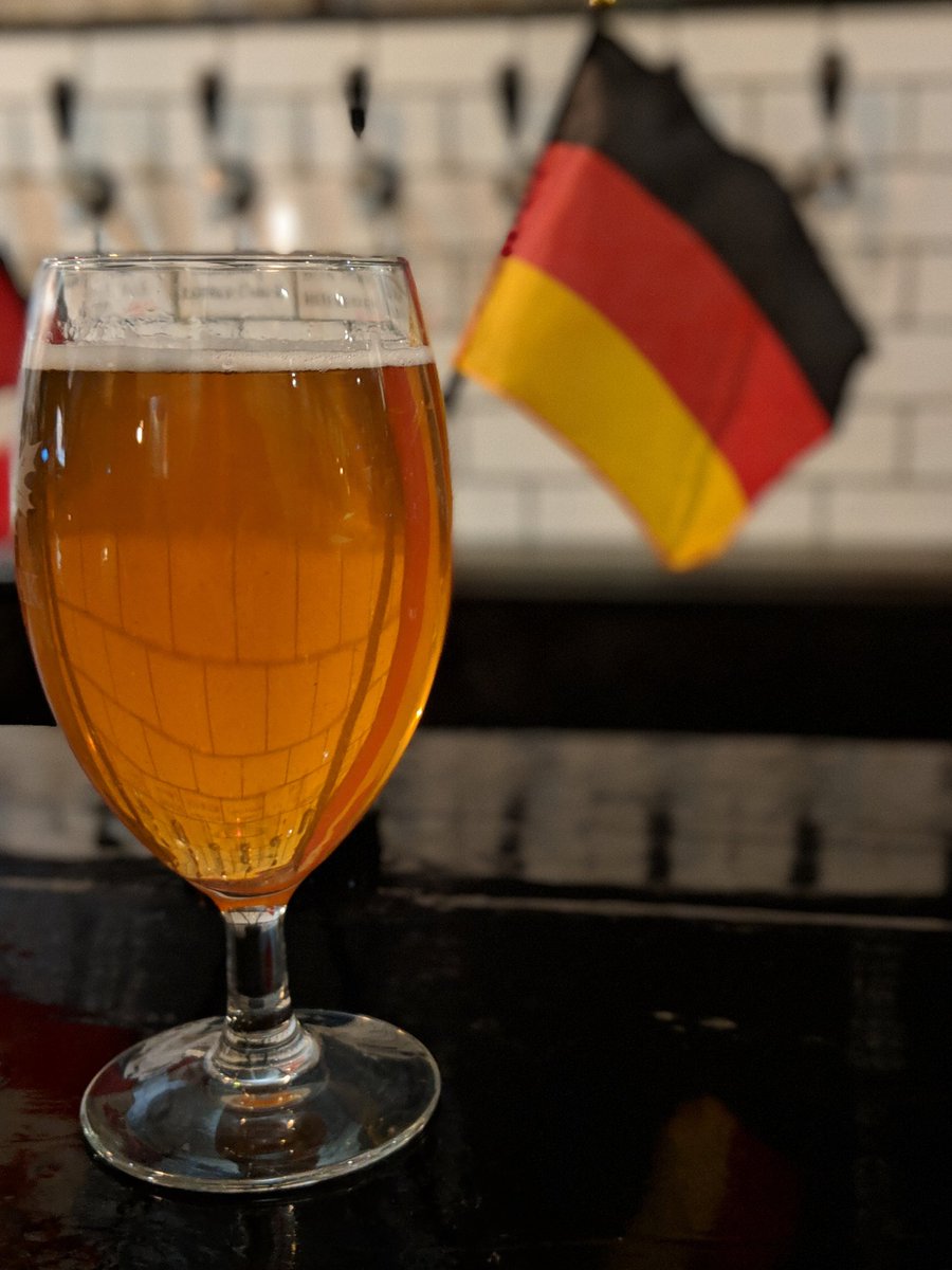 GentlyJenn's tweet photo. the only way to start a german culinary event is with a german-style beer, right?
#CulinaryGermany https://t.co/0kDffszfMn