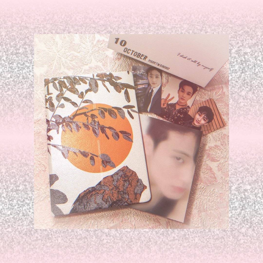 MarkLee_Bar's tweet photo. #마크 #NCT #MARK 
A gift collection😊
photo cr. weibo 奶味采集 https://t.co/WJkqWAi5Uz