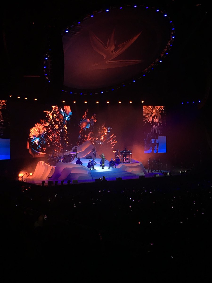 FBarnes_'s tweet photo. @JessGlynne had an amazing show last night! Her light show was one one the best I’ve ever seen https://t.co/TtZY3G9flK