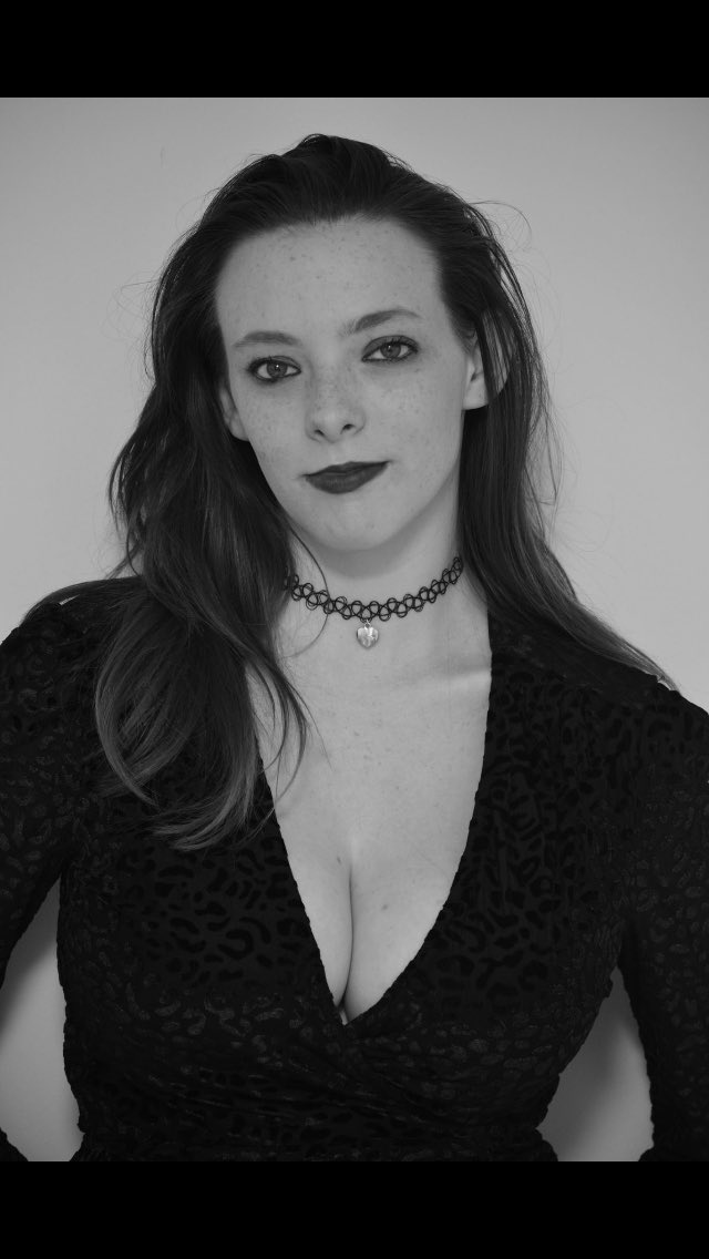 NatashaOConnel6's tweet photo. #modelling #blackandwhitephotography #blackandwhite #choaker #model #aspiringmodel https://t.co/WSGDtu7rjs