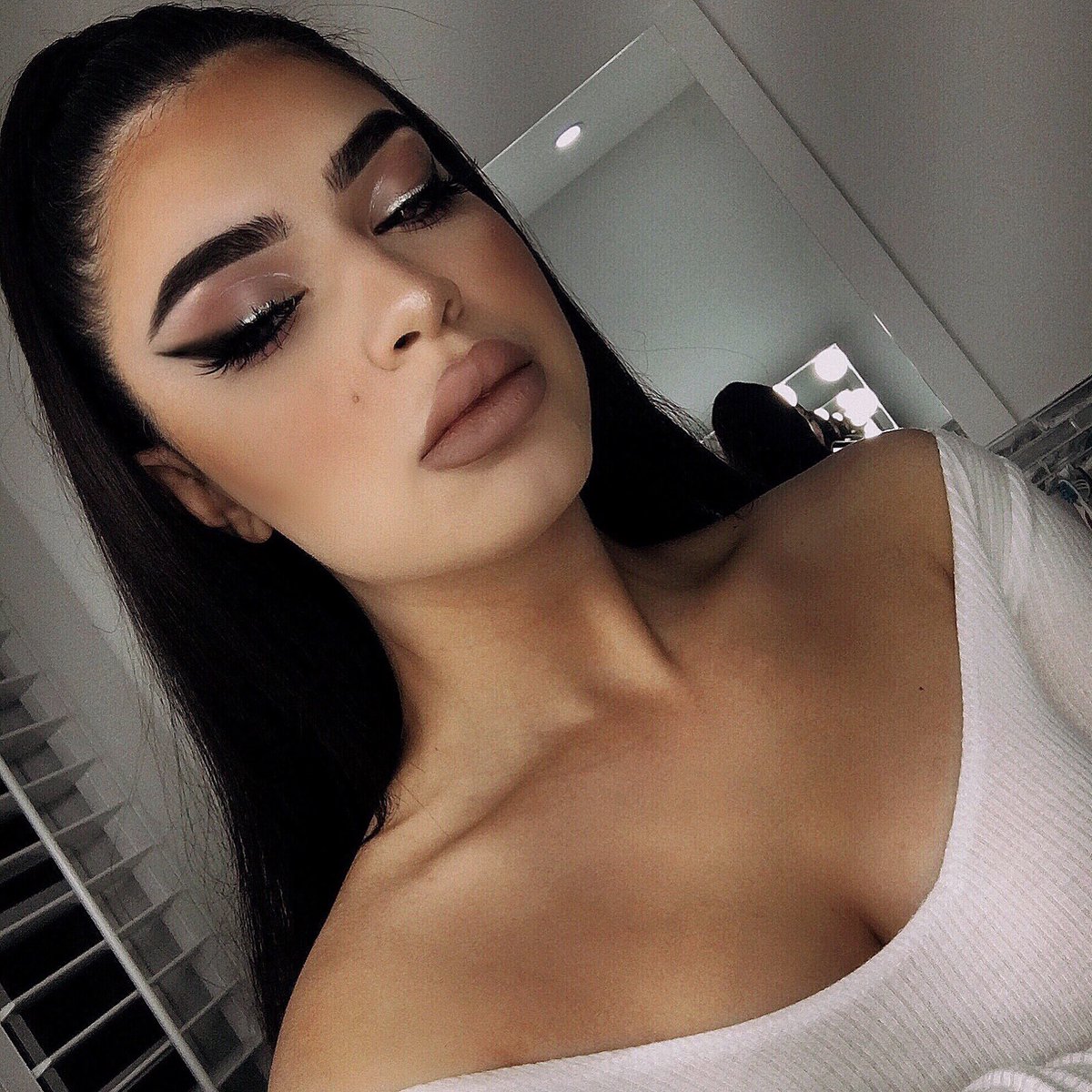 prissy_torr's tweet photo. Inspired @MakeupByMario @KimKardashian + @kkwbeauty https://t.co/qDAx3Q0Iq7