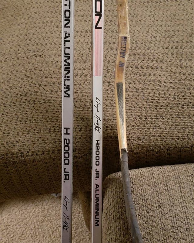 kevski57's tweet photo. Found some old school Easton aluminum Gretzky sticks and the off set Gretzky blade #hockey #gretzky #oldschool #easton https://t.co/z4N0QBOIgh https://t.co/EfC14BDwcL