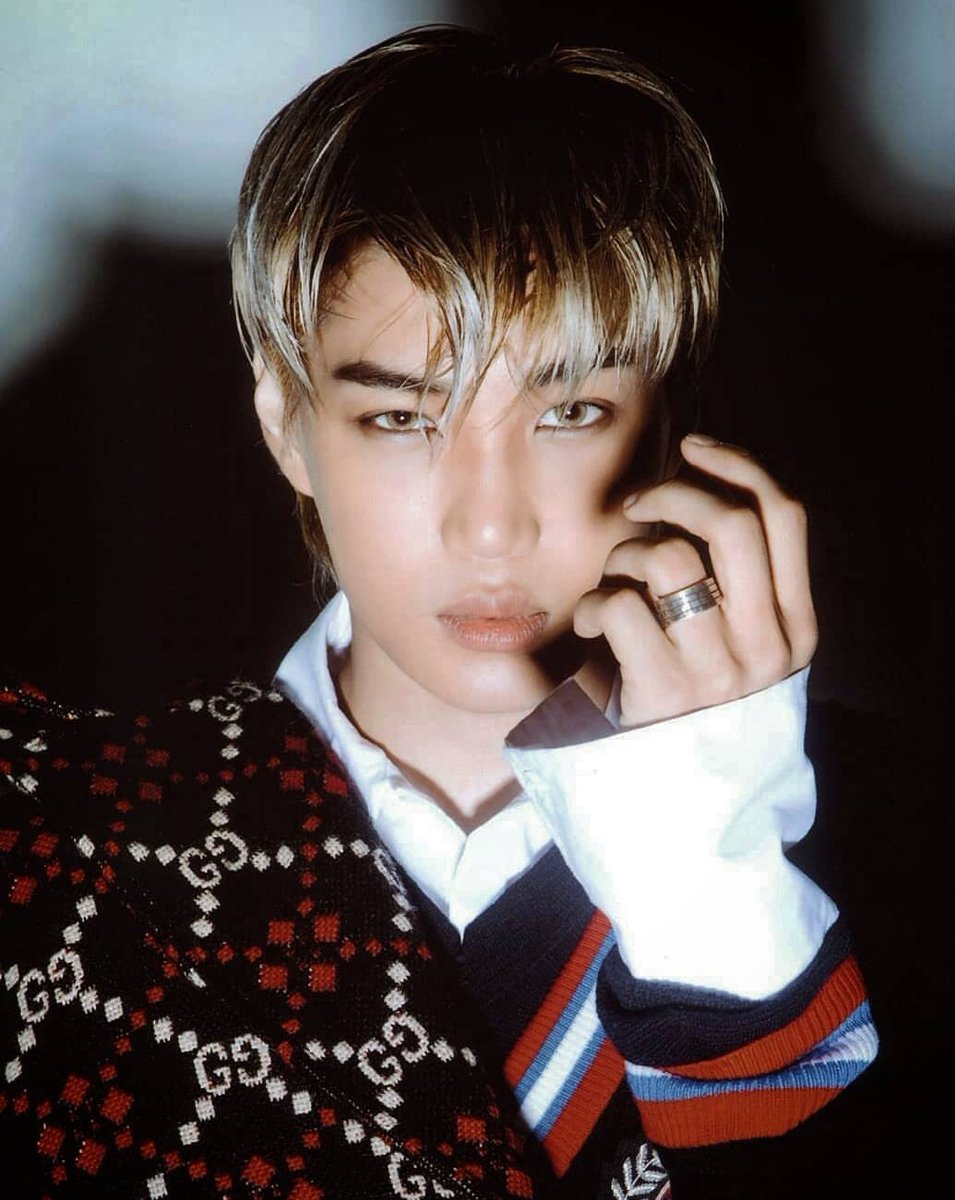Avventura9's tweet photo. #엑소 #카이 #반지 #아벤투라 #앨범자켓 #착용 https://t.co/cHuADMfoq3