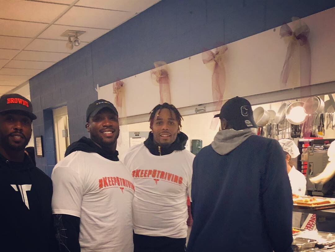 BrownsGiveBack's tweet photo. .@Browns @TyrodTaylor + teammates fed 90 women + children @TheCityMission Laura’s Home #T2Foundation | #Keep5triving | #give10 https://t.co/po881achEO