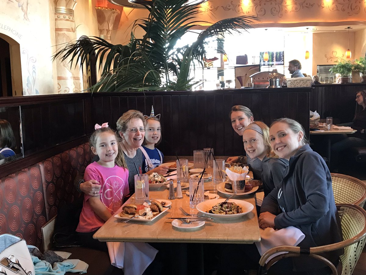 oneal_nat's tweet photo. Day 21 #GraditudeSnaps - Thankful for time off to spend with family! @TaraMartinEDU @tishrich https://t.co/WaN9roczQh