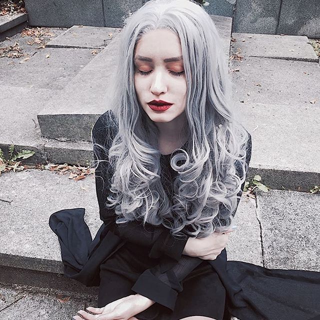 I fell in love with her❤️😘Grey Synthetic Lace Front Wig HS0011☺️☺️💛Wig Link:bit.ly/2BmJncD #heahair #silverwig #silver #greyhair #greywig #women #fashion #longwig #wavewig #syntheticwig #lacewig #hairstyles