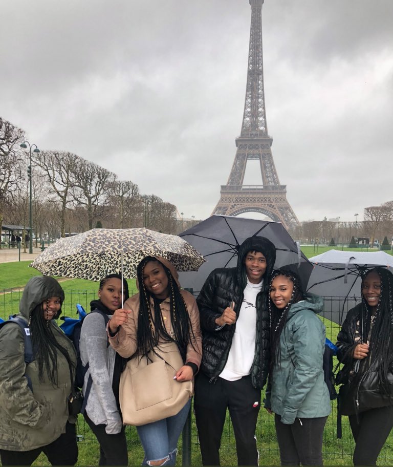 kampind's tweet photo. ...”I’ve had so many positive experiences associated with #travel and wanted to share this with my students.” Our interview with #Chicago school teacher @ari_riri on a summer abroad experience with her @NealFSimeon_CA students for @MELANINMAJORITY  https://t.co/ZOOc8vvQ59 https://t.co/XGN5ms6EwP