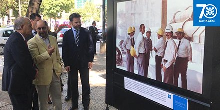 Moctezuma_mx's tweet photo. Ya casi termina la Expo “CANACEM: 70 AÑOS CONSTRUYENDO UN MÉXICO MÁS FUERTE” ubicada en Paseo de la Reforma. Celebra junto con la @Canacem_Mx su 70 aniversario. ¡30 de noviembre último día! #70CANACEM #TipMoctezuma #CementosMoctezuma #PuroOrgulloMexicano 🇲🇽 https://t.co/FxPG0buz2z