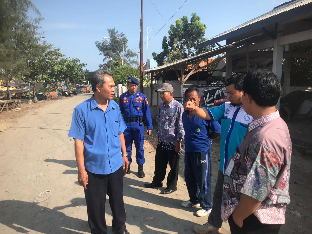indrawan_ady's tweet photo. #aksippb turut serta dalam kegiatan penertiban lingkungan TPI guna menciptakan suasana yg nyaman dan menyerap aspirasi kebutuhan sarpras bagi para pelaku pemasar ikan d lingkungan TPI Tanjungsari Kab. Pemalang @puslatluhkp @djpt_kkp @Lmsyafriadi @ganjarpranowo https://t.co/uUdYowMb9X