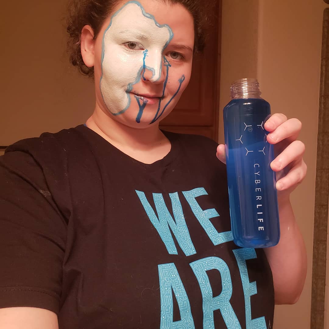 Valerie_L_R's tweet photo. LOVE MY NEW CONNOR ARMY SHIRT!!!
Thank you @BryanDechart and @AmeliaRBlaire 
#dechartgames #connorarmy #detroitbecomehuman #bryandechart #ameliaroseblaire #connor #traci #android #theandroidsentbycyberlife #cyberlife #broken #brokenandroid #wearealive https://t.co/OCi9Onj60Z
