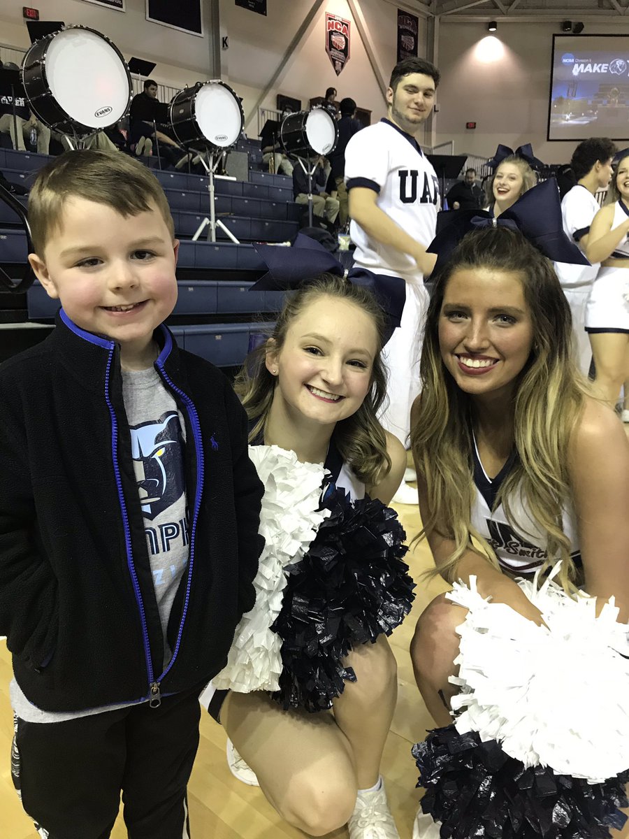 stephenbrannon_'s tweet photo. Dude’s Night at The Stubb! Taking in some @UAFSSports @UAFSMBB round ball. #fatherson #RunToTheRoar #alumni https://t.co/TSaotrIIf8