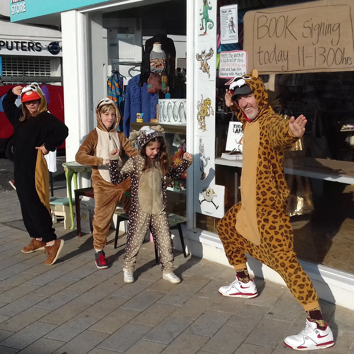 Had a fabulous day last Saturday <a href="/Neighbo38641812/">NeighbourhoodStore</a> signing books and drawing with some if the local #wildlife