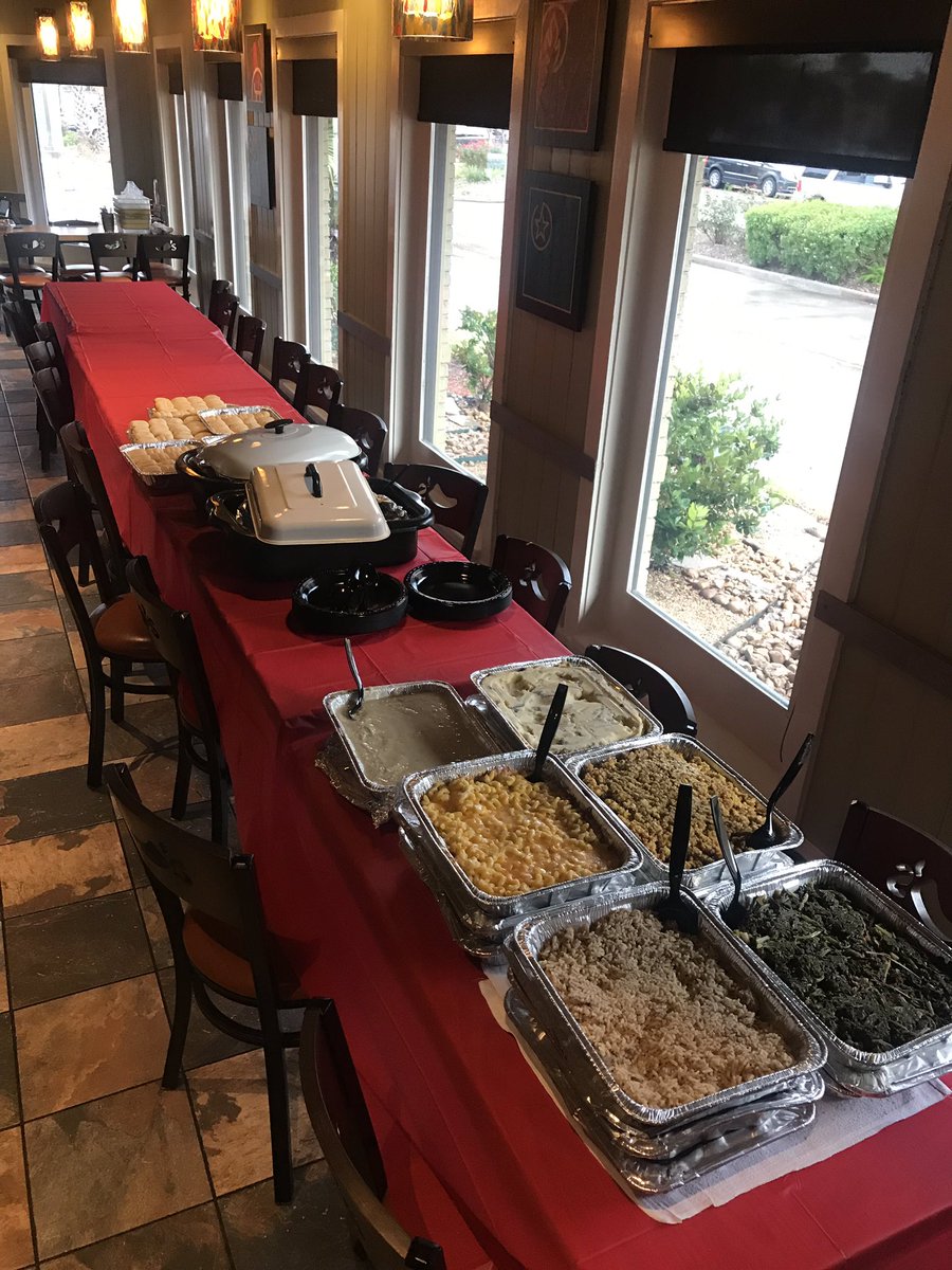 BigNokDawg's tweet photo. Today we gave thanks !! 2nd Annual FriendsGiving luncheon !! We have some of the hardest working #chiliheads and I never want them to forget how much they’re appreciated at #DominationStation! #bigred #chilislove #chilisjobs #theguestcounts @tanasj78 @tsmiley31880 @kwilliamson77 https://t.co/0Rmdj0vXl2