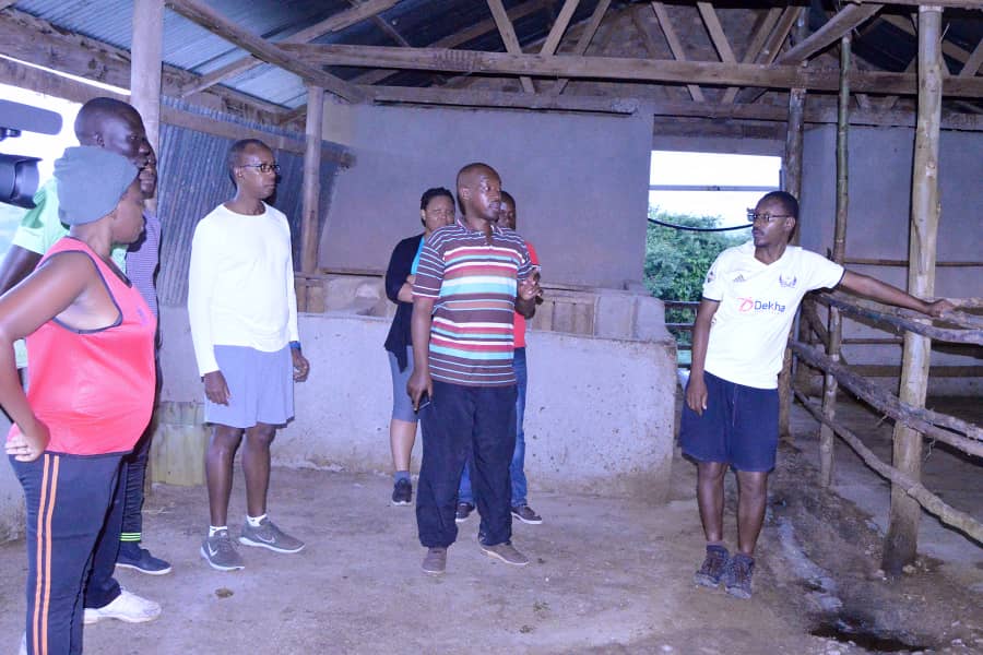 Day Two: <a href="/tomosigroup/">Tomosi Group</a> staff led by @Odrek_Rwabwogo an early morning trot in a quest to cover over 8 kilometres around the <a href="/tomosizfarm/">Tomosi's Farm</a> at the <a href="/tomosigroup/">Tomosi Group</a> Annual Retreat 2018.
#TGannualRetreat2018
#MadeinAfrica