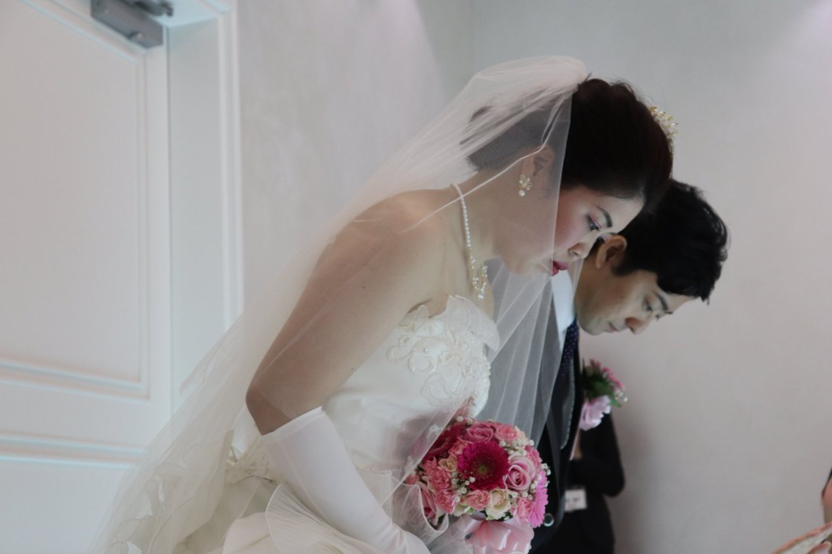 belebel_bridal's tweet image. 2018年11月22日いい夫婦の日!
本日のお客様です(^▽^)/
9月から打ち合わせが始まり、本日挙式本番を迎えられました!
挙式はお二人の思いが伝わり大変感動致しました。
お写真撮影では、
ピンクのドレスがとてもお似合いでした♡
二人がずっと幸せでいてくれますように。
#ウエディング #ワンコイン