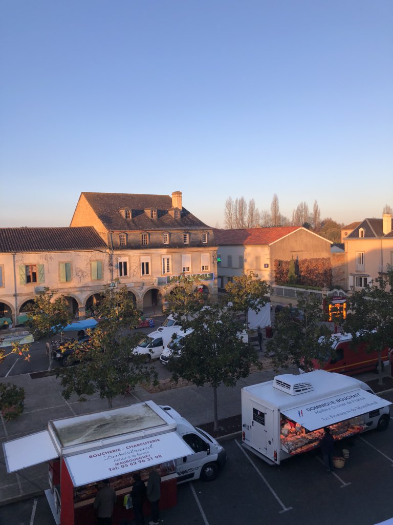 b_thomasson's tweet photo. Le bonheur est dans le #Gers. J’ai lancé cette semaine les Rencontres Littéraires de Nogaro, que je présiderai en mai, avec le @PrixNogaro des Jeunes Mousquetaires (via @LyceeNogaro @LpoA_Fournier32 @NogaroTourisme @CircuitNogaro) https://t.co/sfitexRL1R