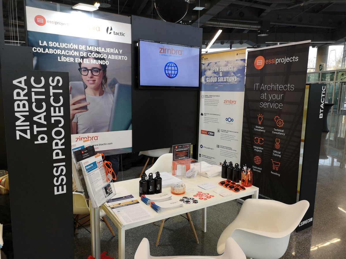 btactic's tweet image. Comença el segon dia a #librecon amb @EssiProjects @Zimbra