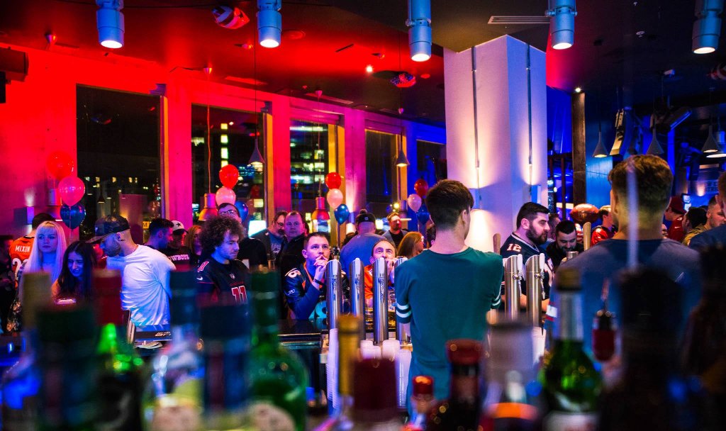 SharkClubUK's tweet image. Happy Thanksgiving from everyone at @SharkClubUK 🇺🇸🦃

Are you ready for our great Thanksgiving event ? Visit tonight for amazing NFL games and incredible daily features!🍹 

#NFL #Thanksgiving #GameOnSC