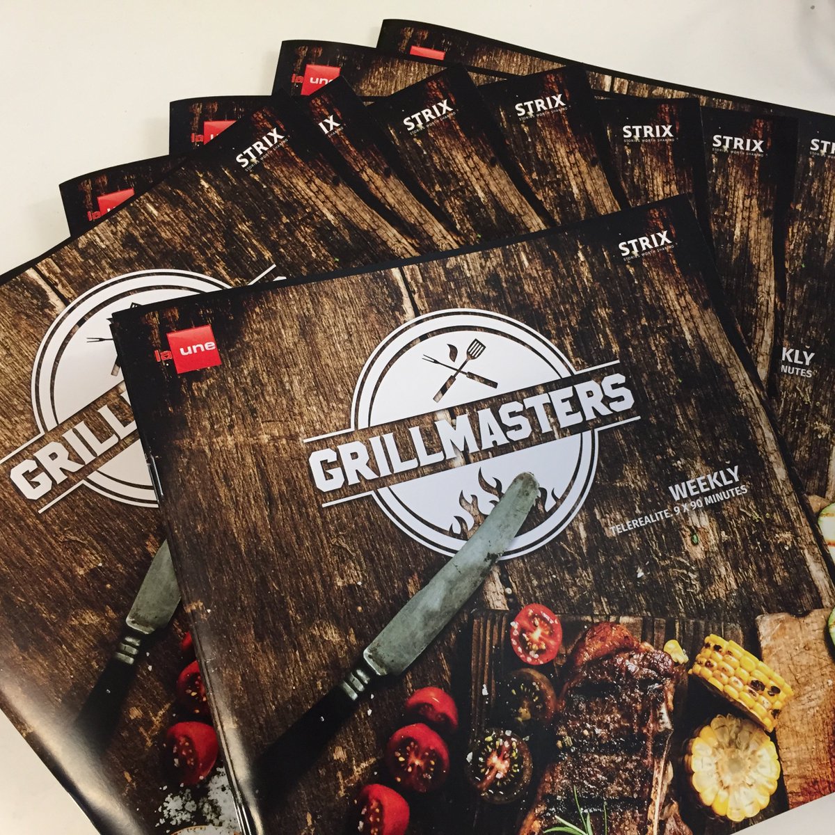 GeprintMechelen's tweet photo. Een tijdje terug drukten we deze luxe brochures voor Grillmasters. Intussen is het BBQ seizoen is al even voorbij... Of steken jullie wel eens een herfst/winter BBQ'tje aan?
#grillmasters #bbq #marketing #brochure https://t.co/8X5TODgjor