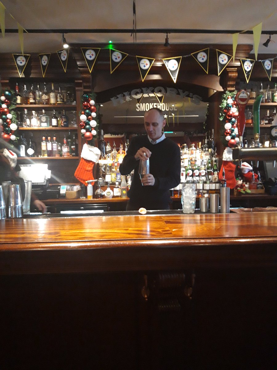 cjonescovuni's tweet photo. Had a fantastic leaving lunch with truely amazing people yesterday. Thank you @CIHmembership team, I'll never forget you all 😀 . I really enoyed making my own cocktail. #bestworkcolleagues https://t.co/0OX8r4q3HF