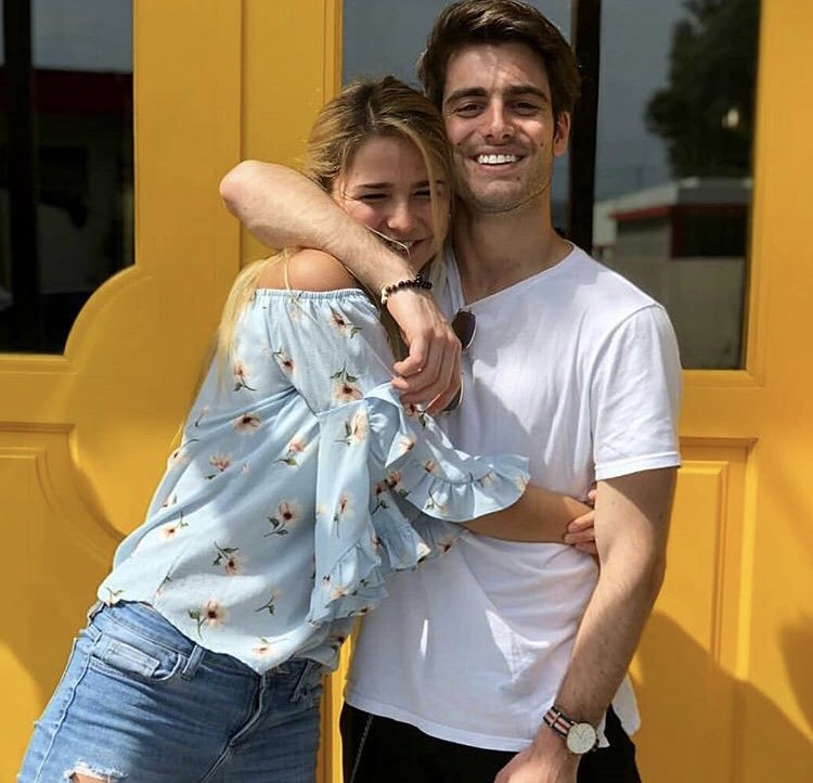 MasfieldSLXX's tweet photo. Con la mejor persona del mundo que pude conocer, a la que amo con todo mi corazón y es todo para mi. Te amo muchísimo mi precioso novio amo tomarme muchas fotos contigo y recordarlas con mucho amor por que son recuerdos hermoso que pasó contigo @beenicio_Art 😍😍😍 https://t.co/VzuzHl5Fo2
