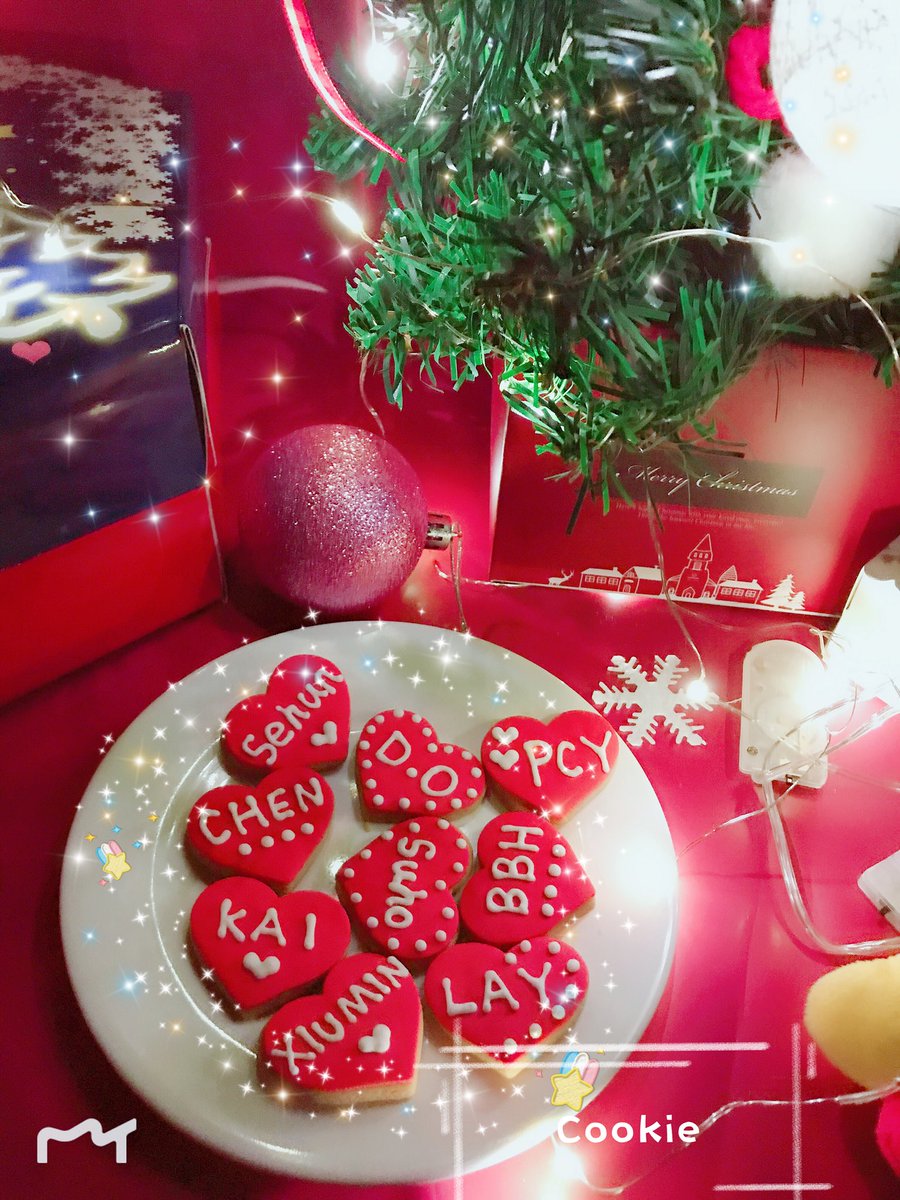 Ti5bH's tweet photo. Red+blue set cookies 💕💕💕 https://t.co/4hzZ5MIqKz