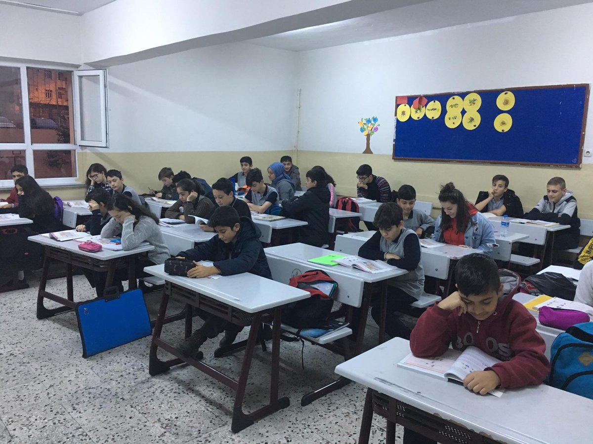 İstanbul Milli Eğitim Müdürlüğü"nün İstanbul Okuyorum Projesi okulumuzda. ilk derse ve güne Arnavutköy Cumhuriyet Ortaokulu okuyarak başladı...