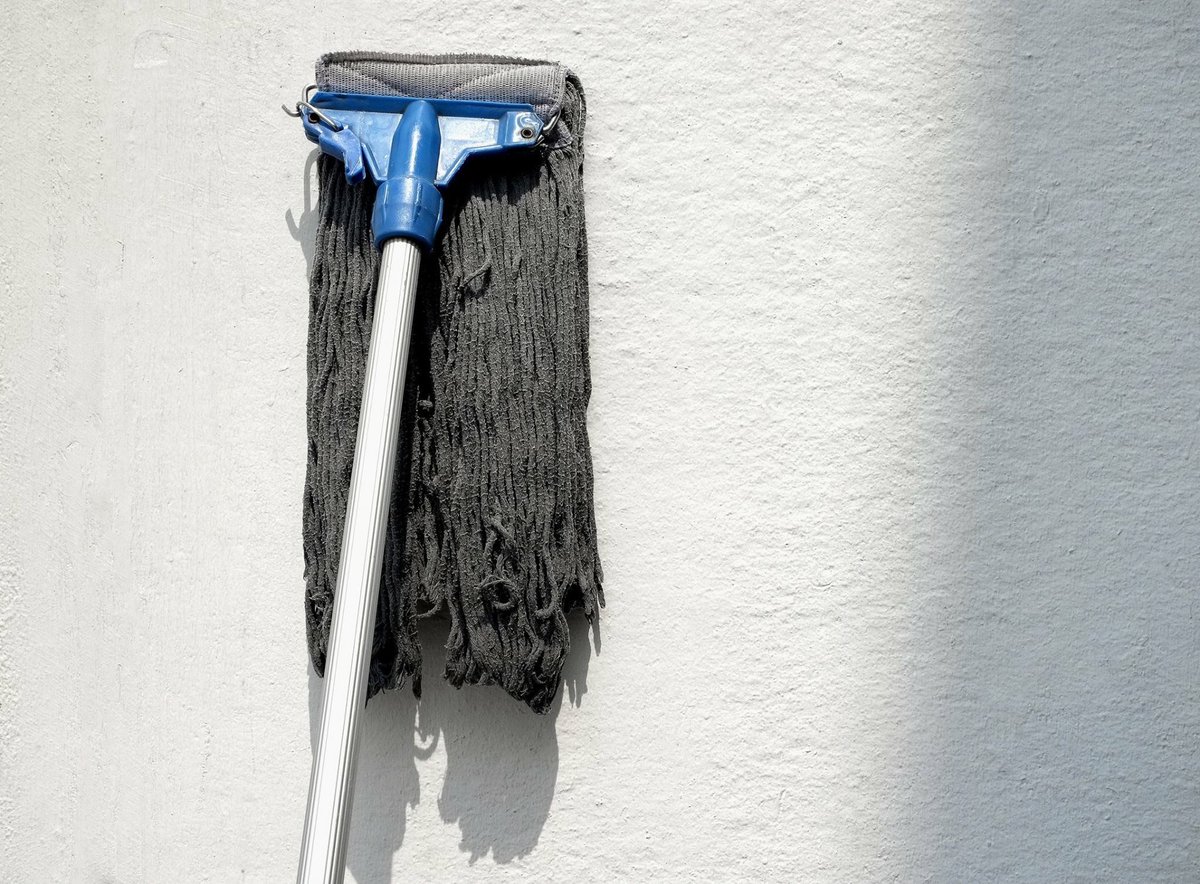 Weet u zeker dat dit het juiste materiaal is om uw vloer mee schoon te maken?

#zienisgeloven #profibright #reiniging