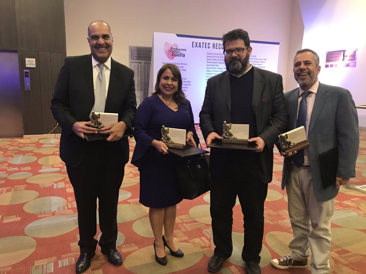tzinr's tweet photo. Muchas, muchísimas felicidades a los mejores! #Profesoresquedejanhuella @TECcampusGDL @CSocialesTec @LRI_ITESM_GDA @SFigueroaTec @contodoytriques @ErikaLoyoB Son increíbles! Gracias por tanto !! https://t.co/WOsaRlRlfp