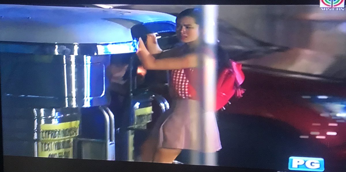 KIntlUpdates's tweet photo. Yung biglang sumakit ang tyan mo pero punuan na sa jeep kaya sumabit ka na lang hahaha 

#PlayHouseSlipOfTheTongue
@KissesDelavin__ https://t.co/c6gL3vliRG